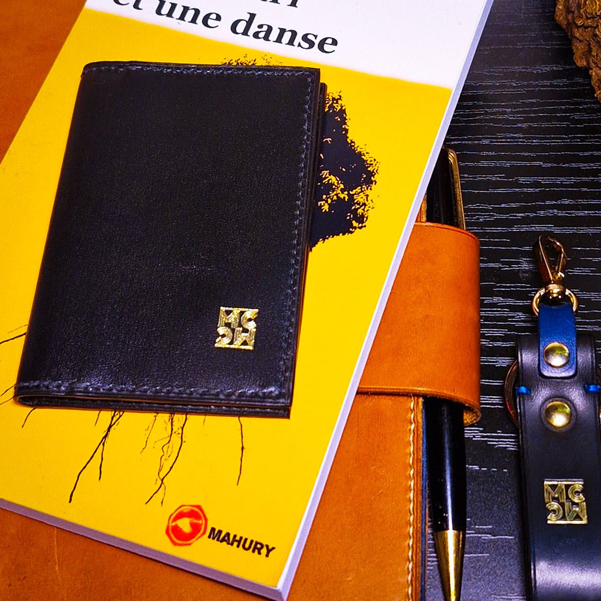 Porte - cartes MAIO noir en cuir texturé et brillant - MOUN CREATION Artisan maroquinier